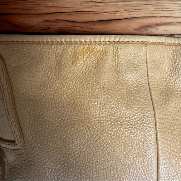 Buttery soft pale YELLOW genuine leather hobo style handbag - Picture 6 of 11